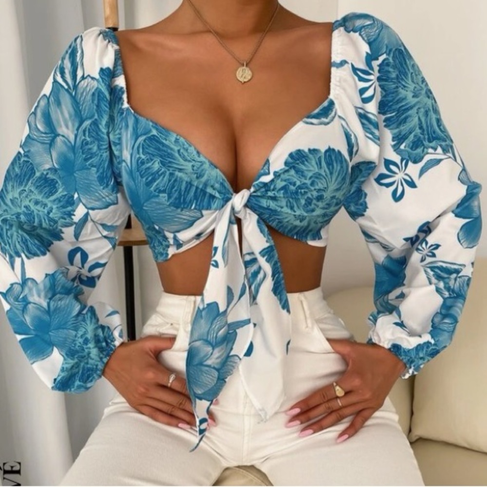White and blue flower top